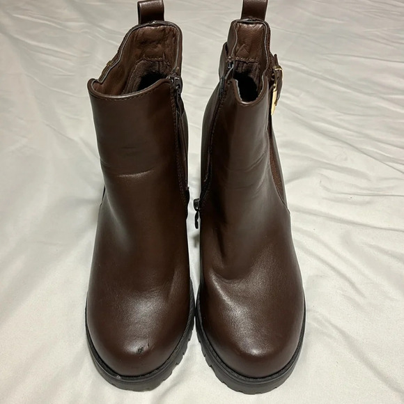 Top Moda Lug Sole Ankle Bootie Chelsea Style with Buckle and High Heel - Picture 2 of 10